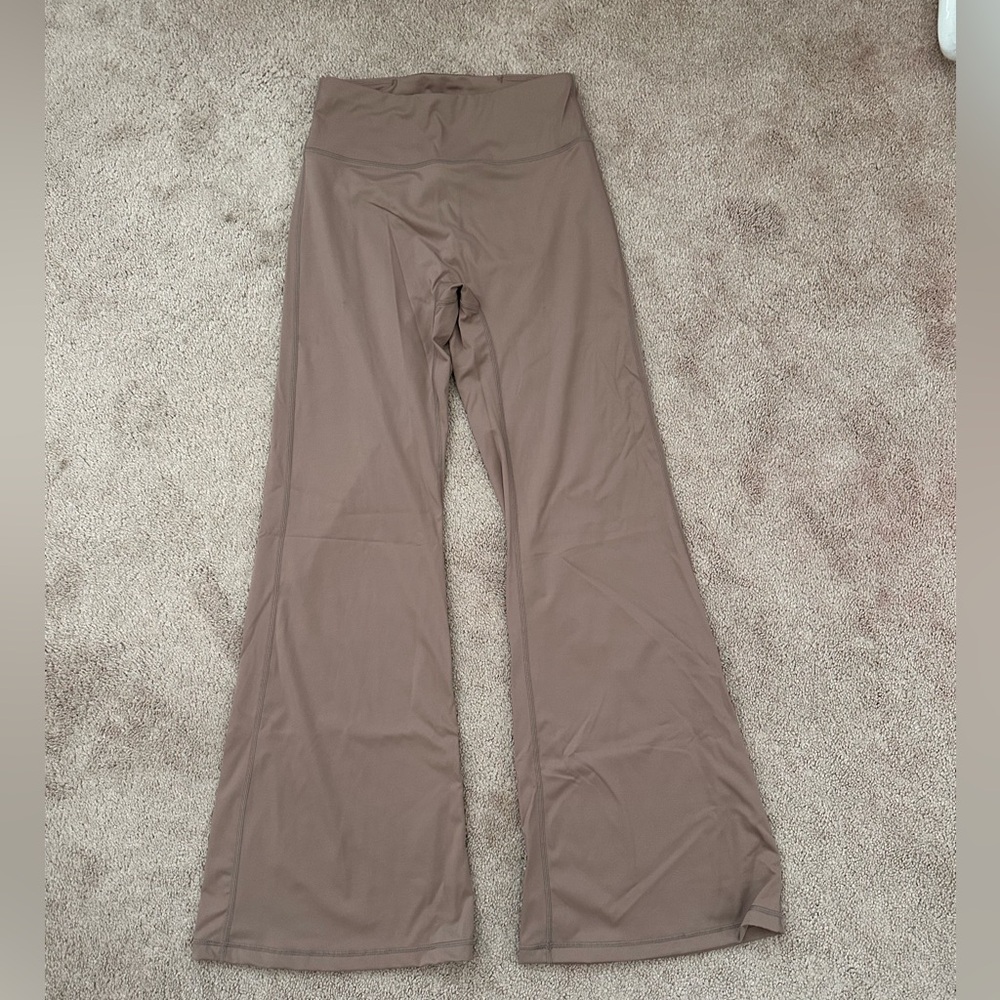 Beige Amazon flare leggings